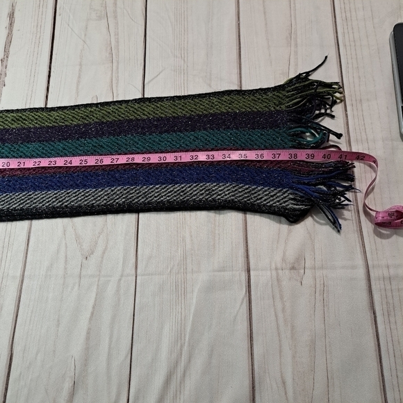 Scarf with Metallic Thread - Picture 8 of 11